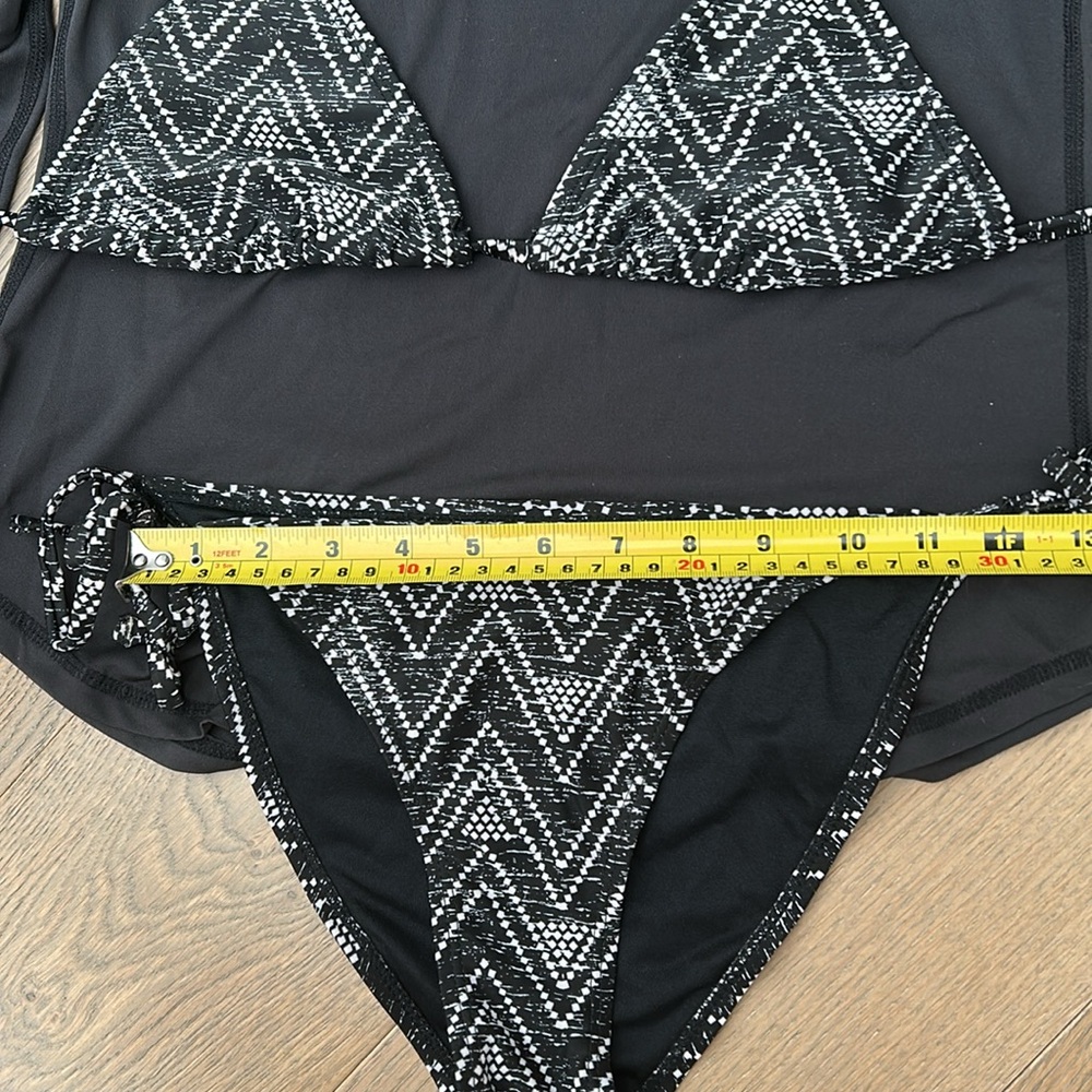 String Bikini - Picture 2 of 3